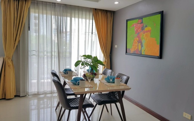 A Large 2 BR-3 Baths 207 Downtown