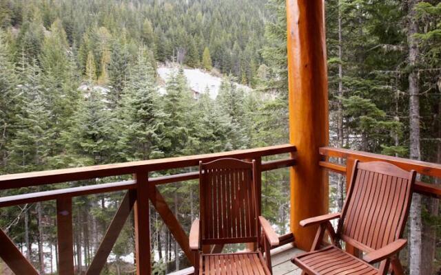 Aloha Whistler Accommodations - Creekside
