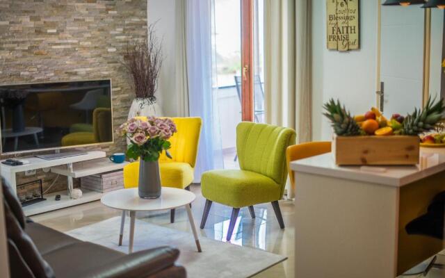 Charming house on the beach and Deluxe Apartment
