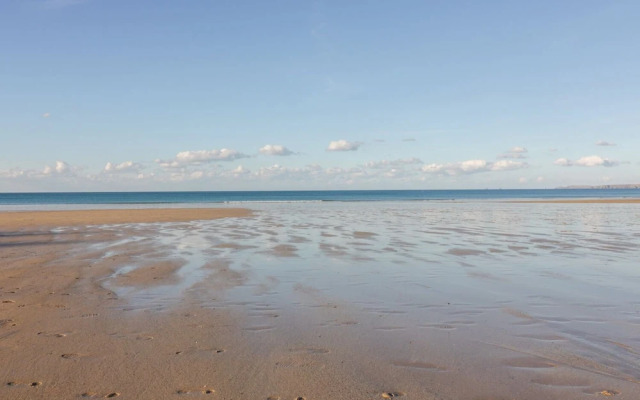 Onshore 6 - Newquay Towan Beach View
