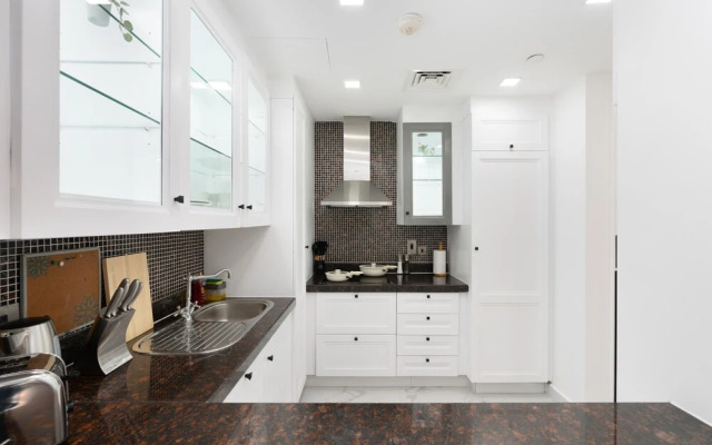 Downtown Beautiful 1bed with outdoor Garden