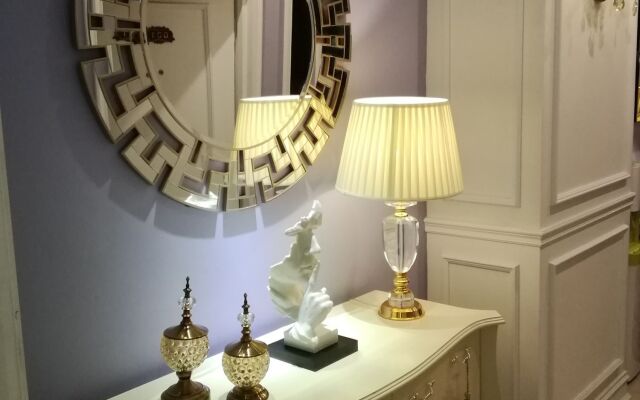 1 Day Car Hotel Station 18