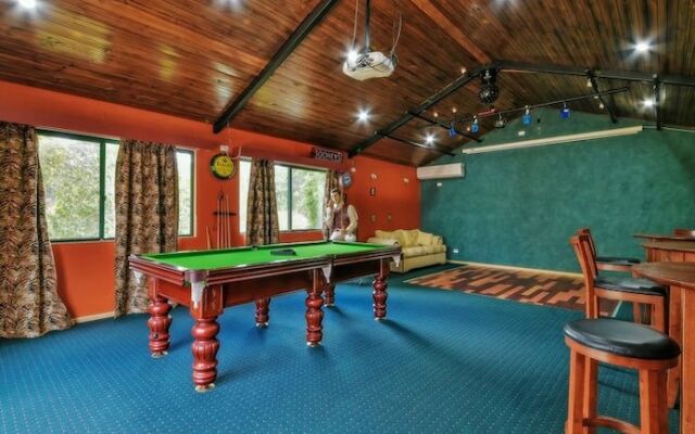 Mount Mee Country Inn Bed & Breakfast