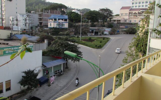 Viet Nhat Halong Hotel