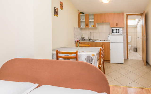 Beachfront Apartment Mira 2