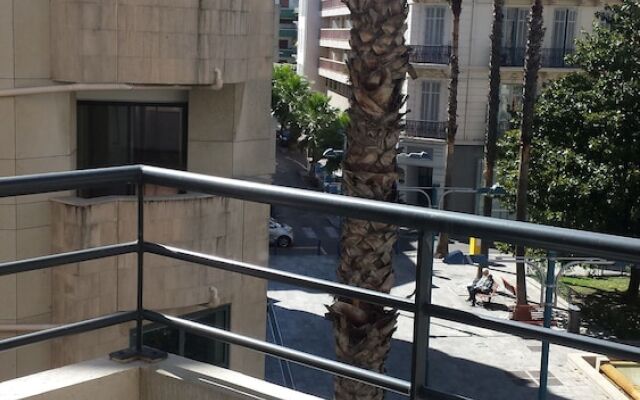 Deluxe 2-bedroom apartment Palais Nastia