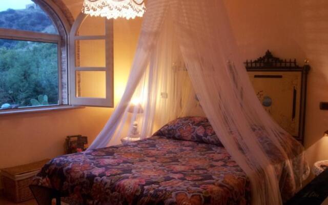 Charming and romantic refuge with secret garden