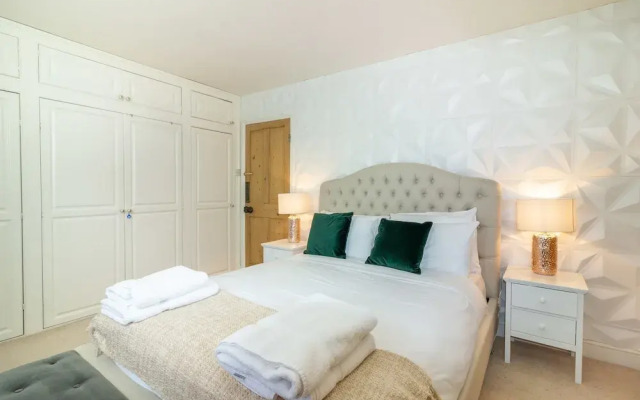 The River Cam Escape - 5BDR with Private Garden with Pond