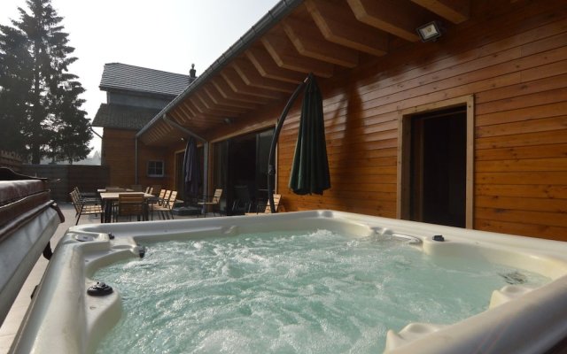Luxurious Holiday Home in Waimes with Jacuzzi