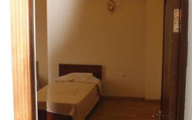 Metro Aparthotel