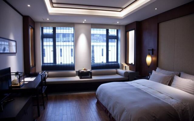 Ruyi Ge Putongshan International Buddhism Culture Communication Center