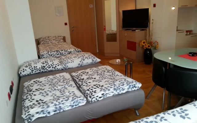 Studio Apartments Korosteljev