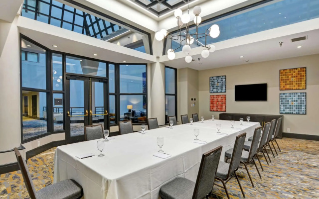 The Cincinnatian Hotel Curio Collection by Hilton