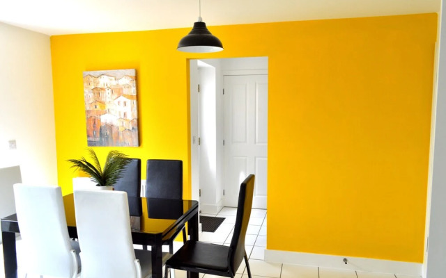 Beautiful 3-bed Apartment With Driveway Parking