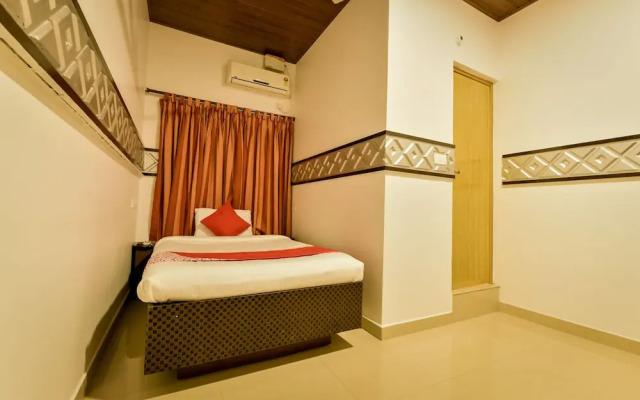 OYO 19587 Chembil Residency