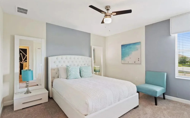 Upstay - Championsgate Home w Hot Tub-pool-cinema