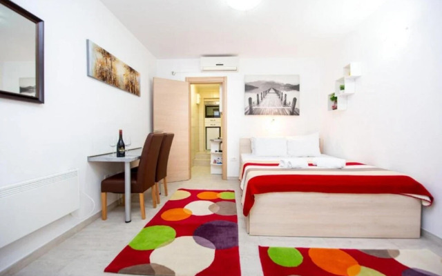 Flat With Shared Pool in Pr anj Montenegro