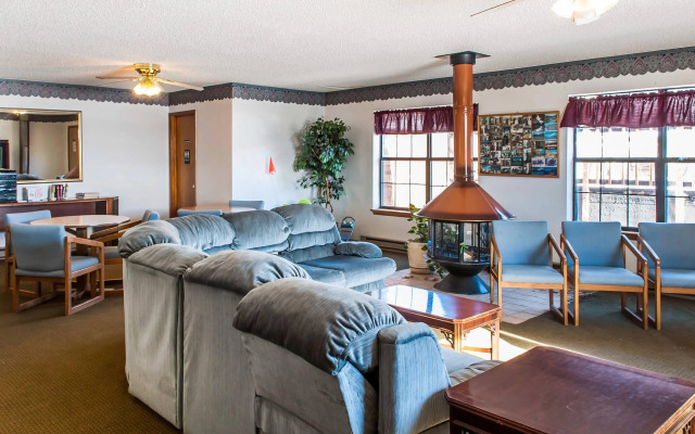 Econo Lodge Eagle Nest