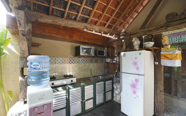 Oyo 2523 Kayu Beach Villa