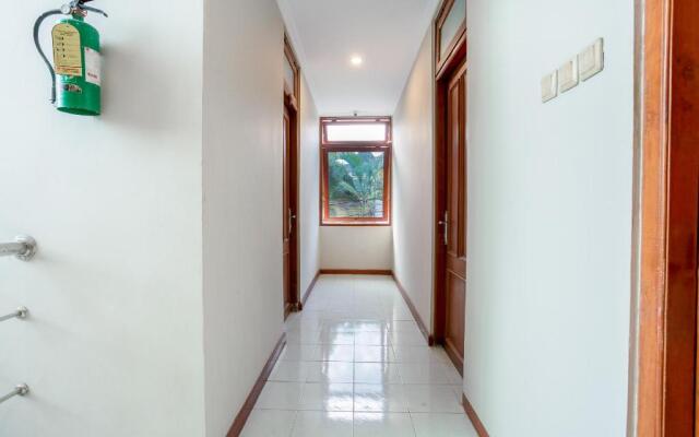OYO 3819 Hotel Winotosastro
