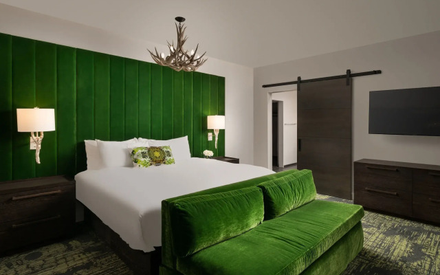 Grand Bohemian Lodge Greenville, Autograph Collection