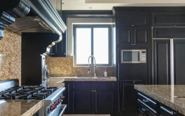 Sunny Vacation Condo 7