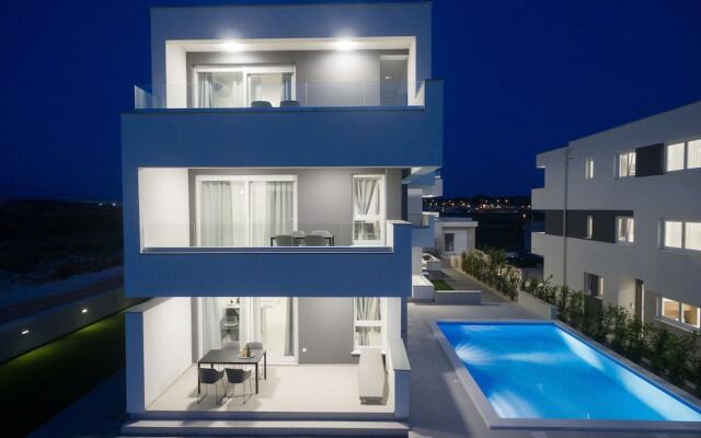Apartments & Rooms Pool Villas Maris B