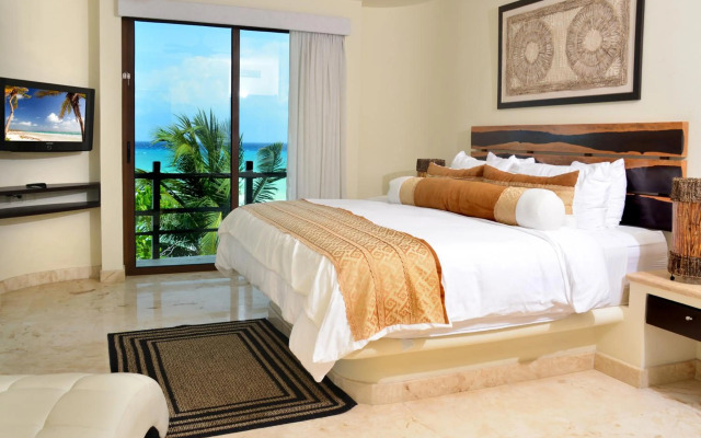 El Taj Oceanfront & Beachside Condo Hotel