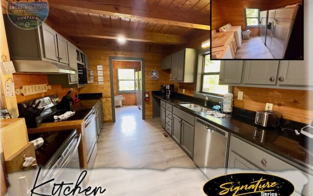 Tennessee Treasure 11 Beds Pool Theater