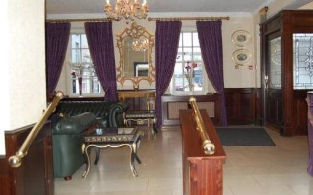 Dooly's Hotel