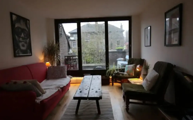 Trendy Notting Hill 1 Bedroom Apartment With Balcony