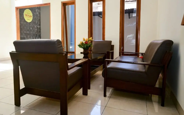 SPOT ON 2797 The Flash Residence