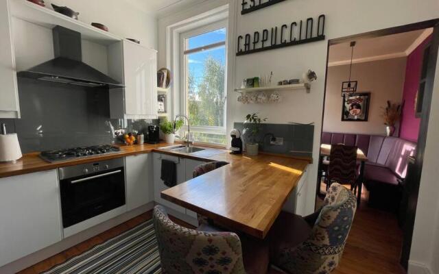 Traditional apt close to city centre & Hampden