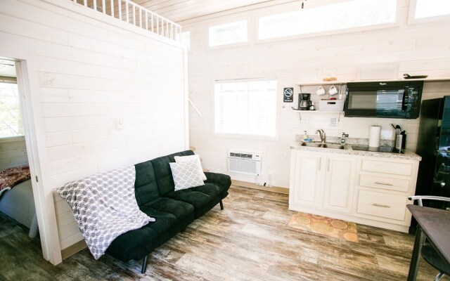 Family Style Two Bedroom Cabin #7 at Long Cove Resort bungalow