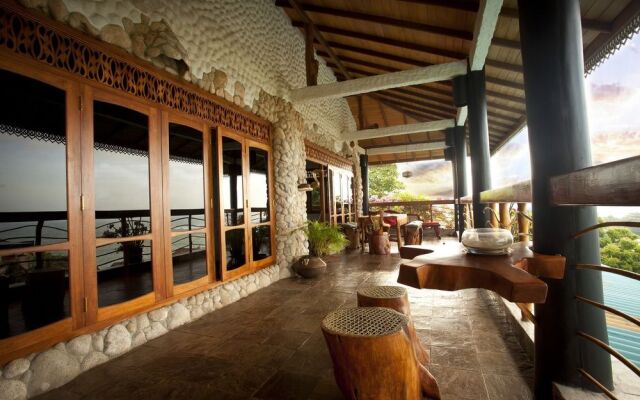 Penthouse on the Rocks