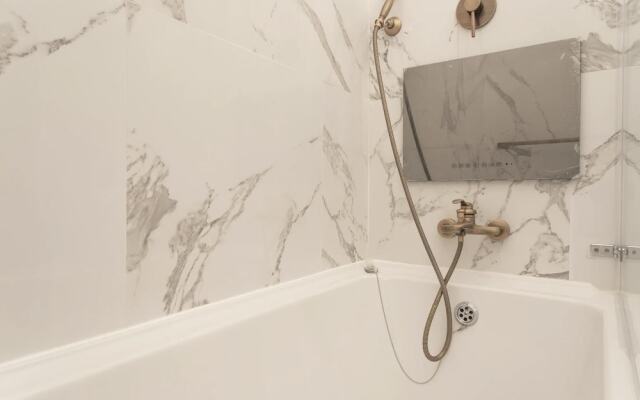 4-bed Flat in West London, Sleeps 8, 8 min to Tube