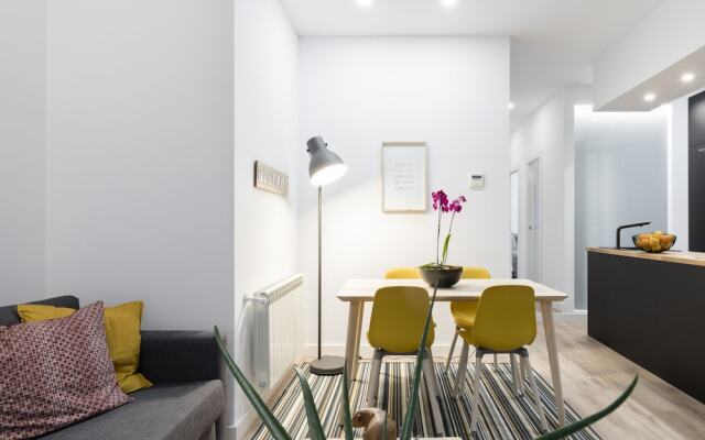Atocha Apartment by FlatSweetHome
