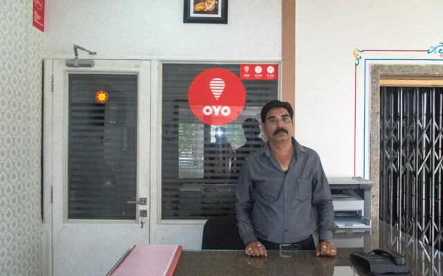 OYO 14838 Shree Jee Hotel