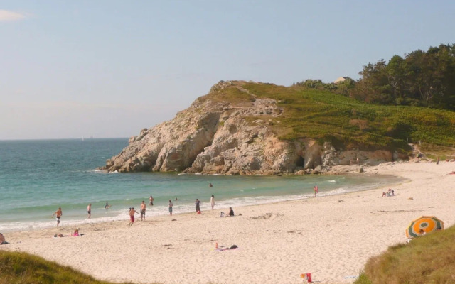 Holiday Home in Plouarzel Near Sandy Beaches