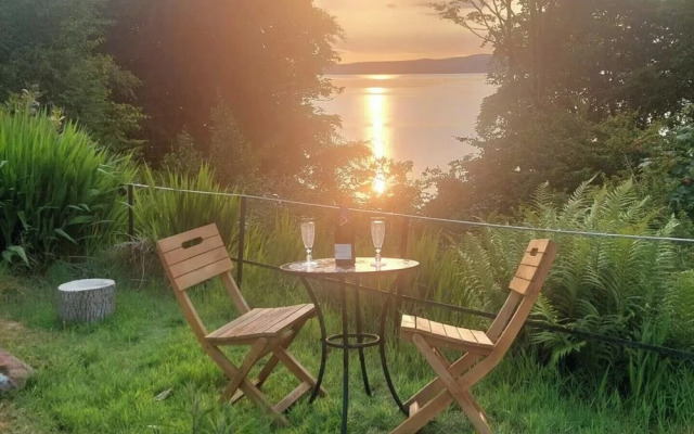 Isle of Bute House Seaview-garden-petsok-freep
