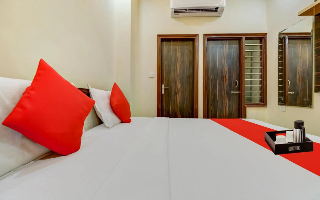 OYO Flagship 70098 Moon Trip