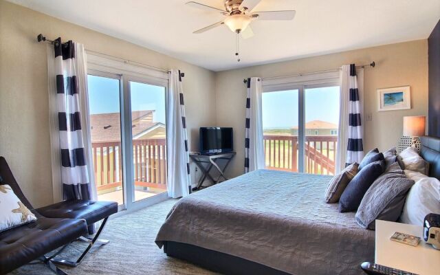 Cayman Escape 35 by RedAwning