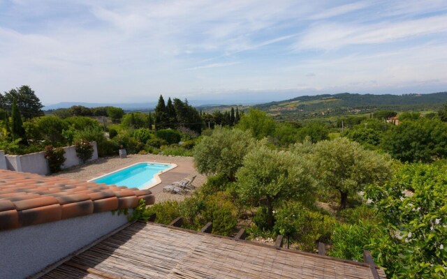 Spacious Villa With Private Swimming Pool and Jacuzzi