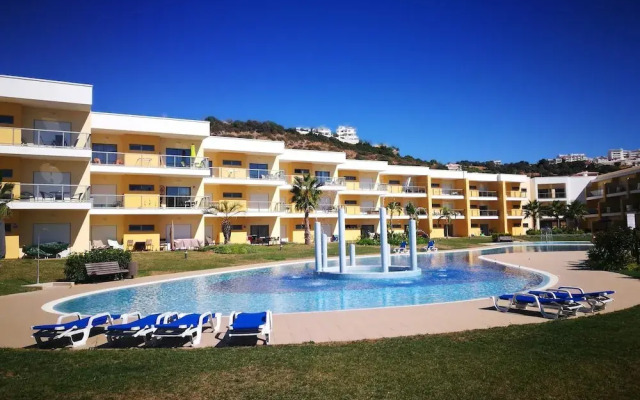 #010 Jardins Marina Holidays Flat with Shared Pool