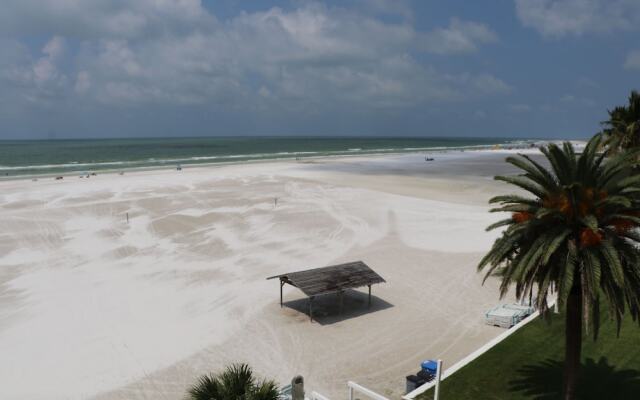 Jamaica Royale 401 - 2 Br Condo