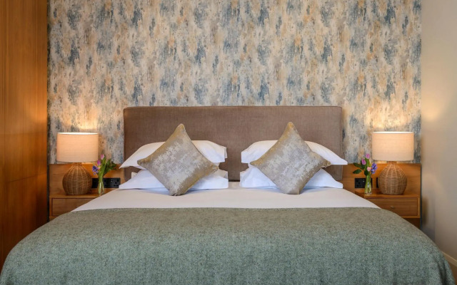 The Manor West Hotel & Leisure Club