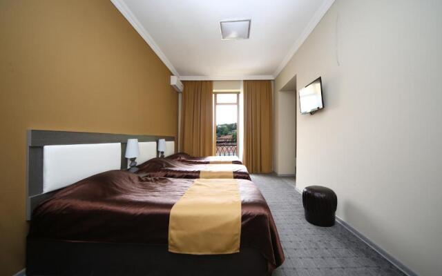 Discovery Hotel