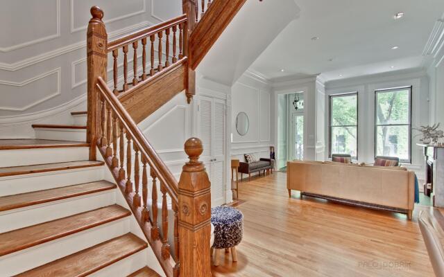 Spacious Chicago House near Oak Street Beach