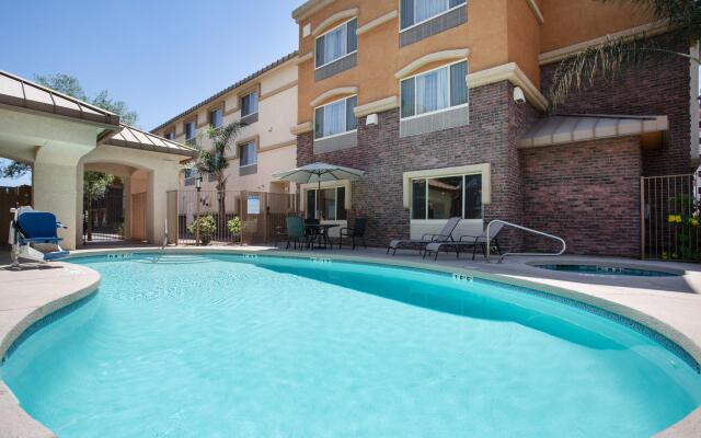 Holiday Inn Express & Suites Phoenix Tempe - University