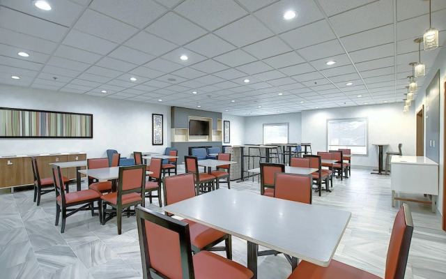 Holiday Inn Express Hotel & Suites Airport - Calgary